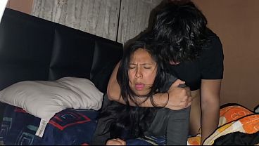 Download Video - &iexcl;Ya no por favor ya me duele&excl; La esposa del vecino y yo tenemos sexo todo el dia