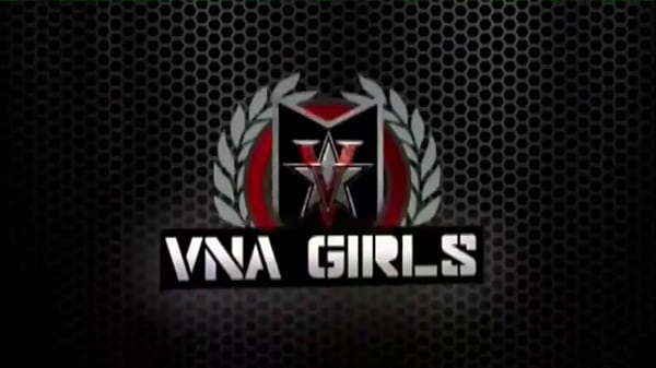 PAgando la renta con mi co&ntilde;o... El se cobra el mes de alquiler follando mi co&ntilde;o bien duro y rico hasta correrse sobre mi...