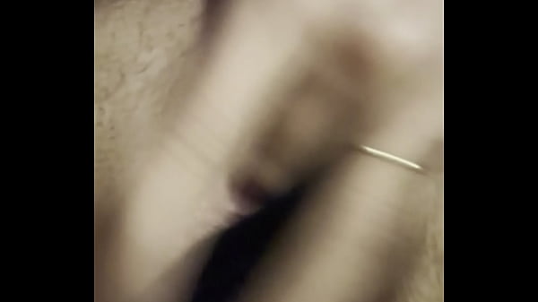 ROSSMEXICANA SE MASTURBA EN SILENCIO PORQUE ESTAN SUS PADRES EN LA OTRA HABITACION