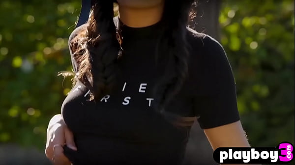 Download Video - Amazing naked MILF model Melissa posed outdoor after amazing striptease