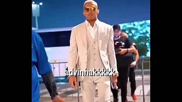 DUAS GOSTOSAS VS CHARLES DO BRONX