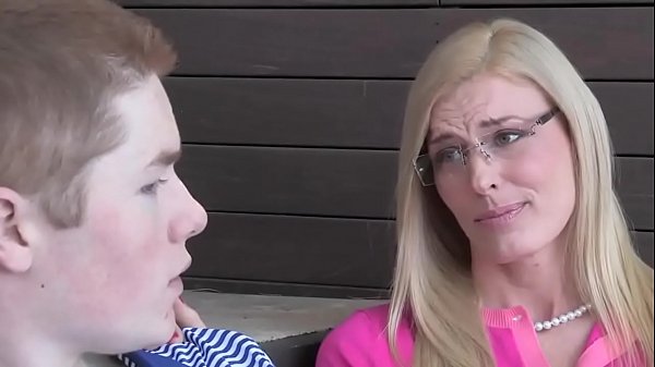 2-Sweet teen and her MILF m. in the bigbed-2015-08-06-23-46-039