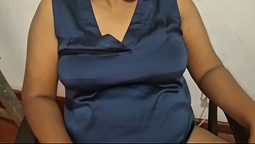 巨大で完璧な胸を持つアジア人