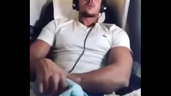 Diego Barros enseña el paquete