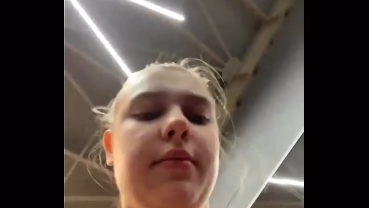 Extreme Squirting in the gym with jucielussie