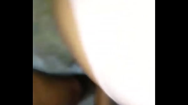 Cassandra Caquetant Avec De La Musique