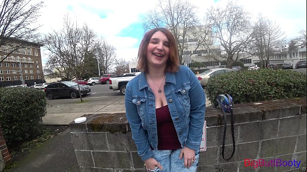 Social Media Slut Fucks On The First Date