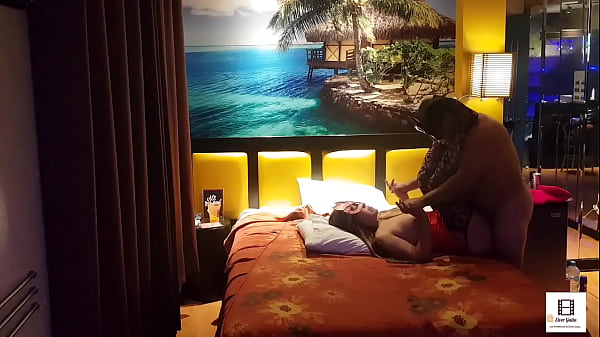 Fille Péruvienne En Corset Rouge