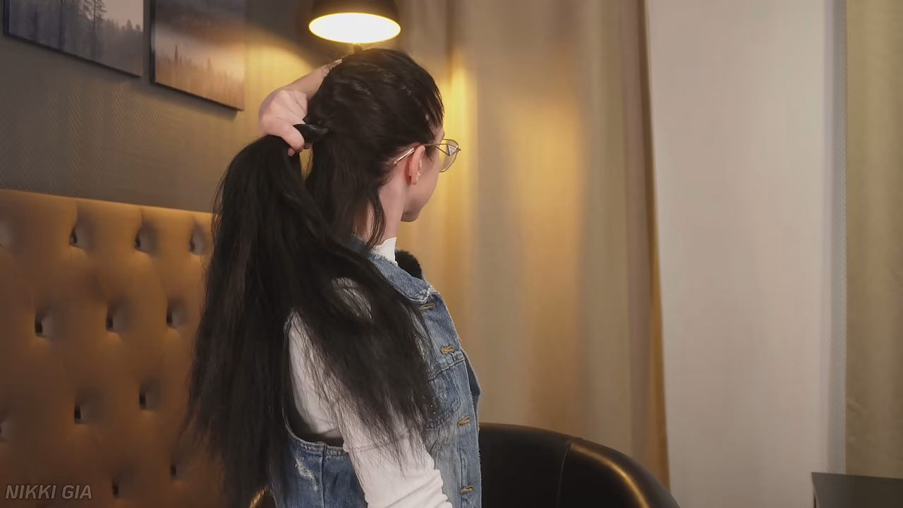 She'_ll show you how she does a braid