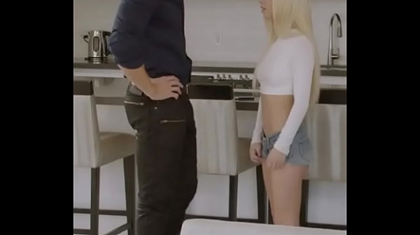 Joven rubia quien es?