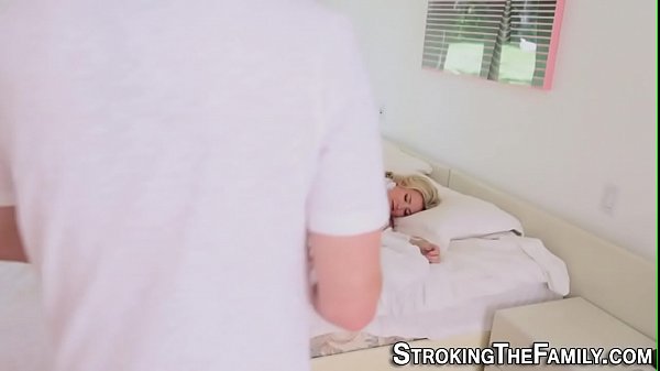 Amateur teens share cock