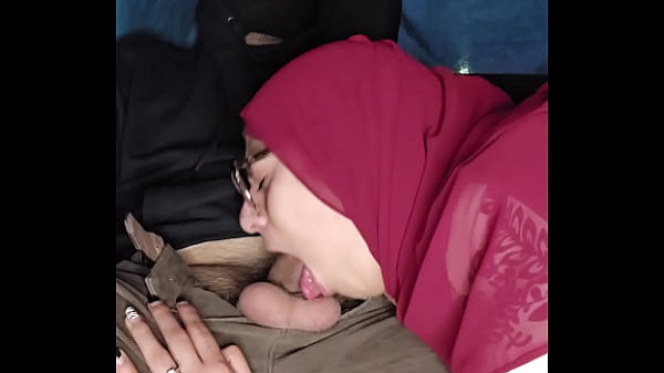 Deepthroat and Swallow In Car Mia Niqab