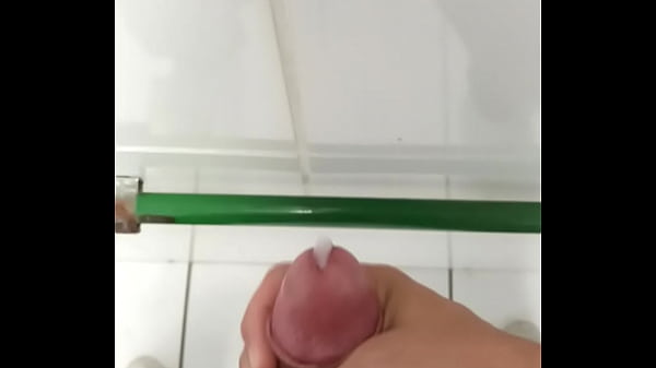 GOZADA GOSTOSA NO BANHEIRO