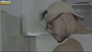 Download Video - Amigo Rouba Leite - Parte 2