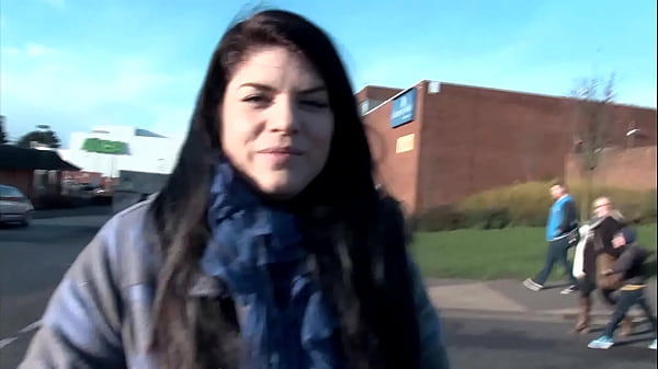 Beauty Lucia Love pissing outdoors