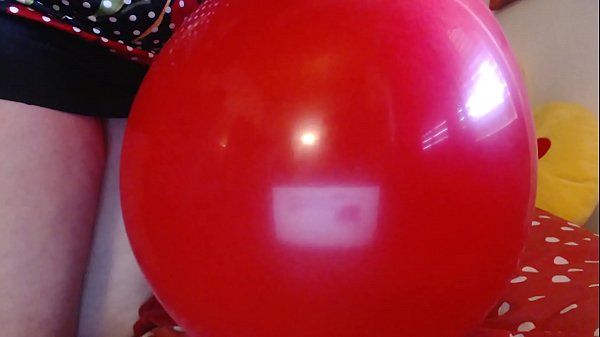 Nicoletta excites you with large balloons and is ready to show you her passion for fetish