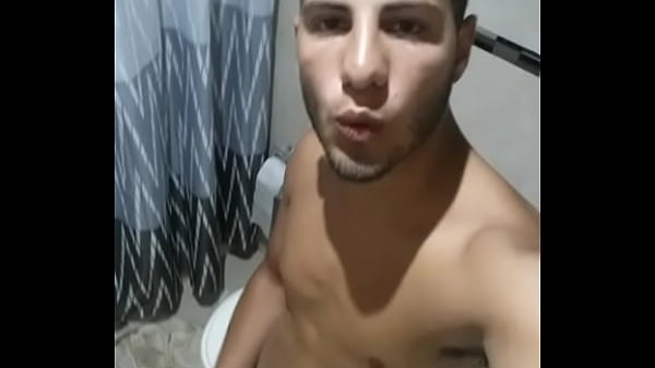 Download Video - Luciano bien dotado