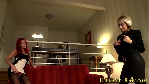 Glam slut fingers les