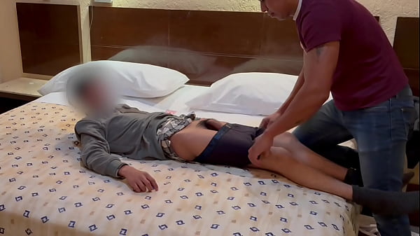 Download Video - Mi alumno quer&iacute;a asesor&iacute;a pero termin&oacute; en mi cama con la verga erecta y mi culo encima bien abierto recibiendo su lechita calientita hasta el fondo