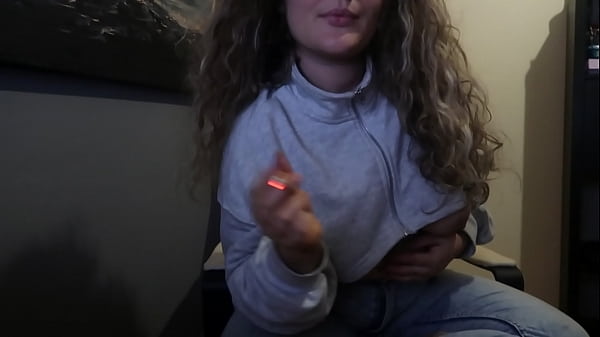 Download Video - CURVY GIRL WITH TIGHT JEANS AND NATURAL BOOBS A CIGARETTE FOR YOU