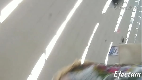 Download Video - Baixo da saia novinha