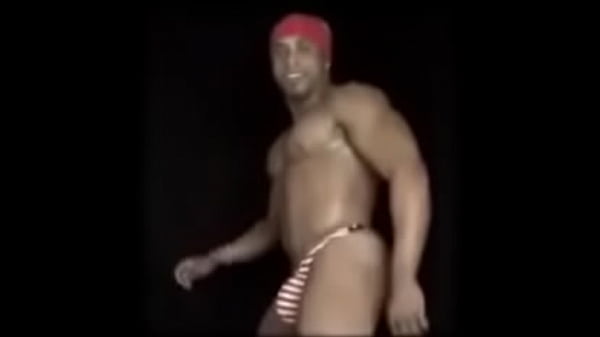 Gay dançando de sunga meme