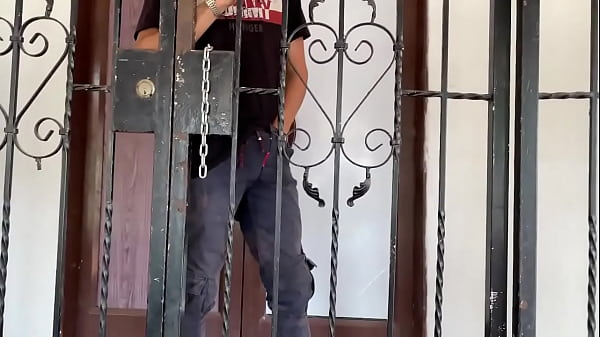 What a delicious cock that man has that makes me suck him until he comes in my mouth