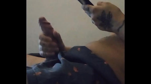 Hermanastro se masturba con mis tik toks