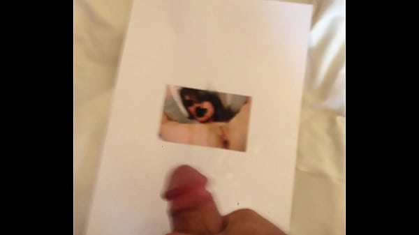 Gozando na foto da amiga gostosa