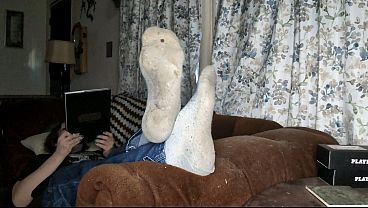 Sexing wet on the living room couch- FULL VIDEO