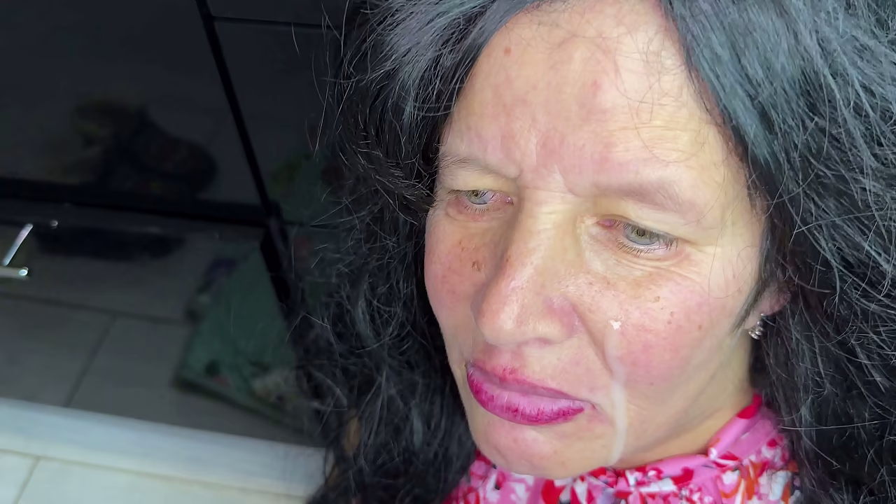 The stepmom got stuck in the washing machine and screamed for help, the stepson pulled her out, but first fucked her hard in anal, then she sucked and got cum on her face