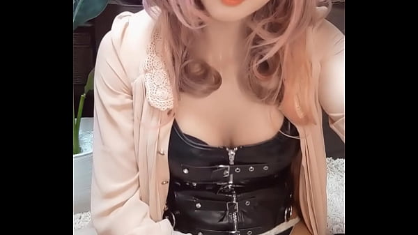 Individual shoot Video of a pink hair man's dau...