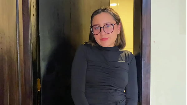 Download Video - Le fue infiel a mi esposo con el plomero&comma; me folla duro y me termina en el culo&period;