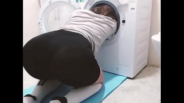 Hermanastra se quedó atascado en la lavadora
                   Hermanastra se quedó atascado en la lavadora muchos negros