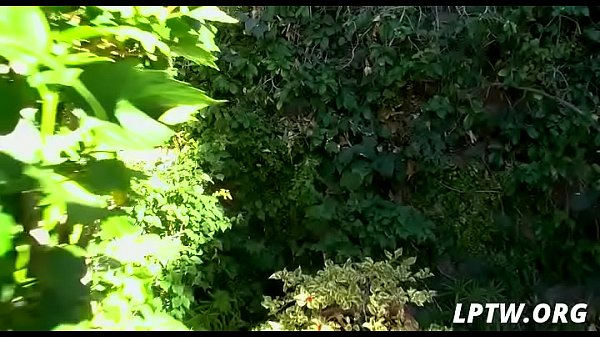 Hung Minet Se Fait Sucer