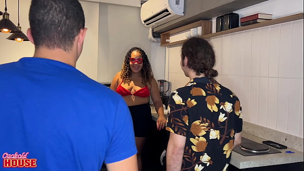 Mi esposa muy golosa con sus amigos