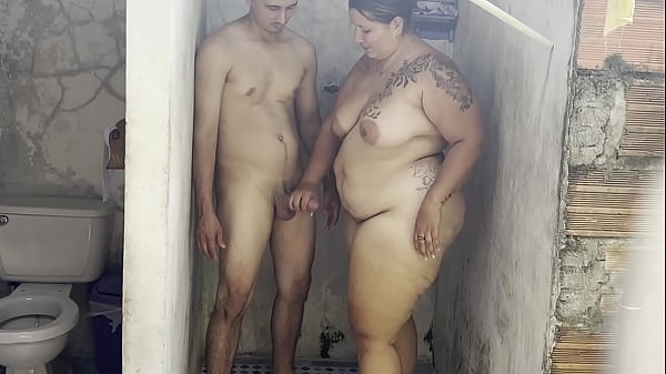 Download Video - MADRASTRA FOLLA CON SU AMANTE EN LA DUCHA