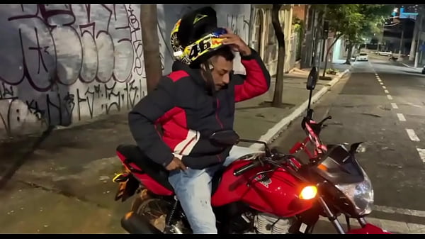 RECEBI UMA ENTREGA E PEDI PRO ENTREGADOR SUBIR....