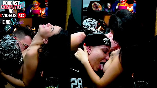 Download Video - Ruan e Everton Olivrs Chupa bem gostoso os peitinhos da Natasha Steffens&comma; ela gemeu de Tes&atilde;o&excl; - Podcast P&aacute;pum no Barraco&excl; COMPLETO NO SHEER&sol;RED