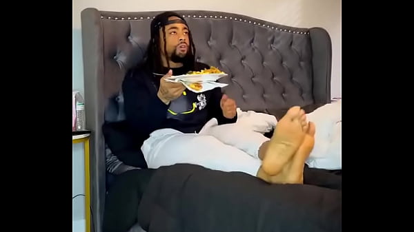 Leg shake = Good food