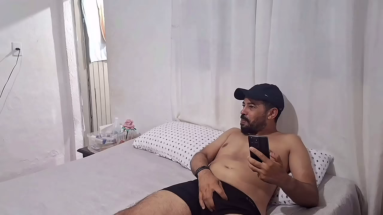 Padrasto ati&ccedil_a a enteada, e ele enche a cara dela de porra, ela adora porra na cara