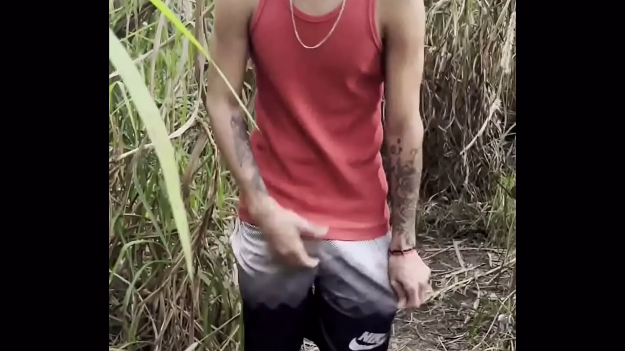 dotados fazendo sexo grupal no com muito leite no meio do matagal /gifted men having group sex with lots of cum in the middle of the bushes