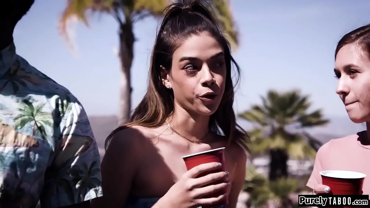 La nerd Paige Owens follada por su padrastro
                        teen petite blowjob deepthroat masturbation taboo small tits old and young muchos negros
