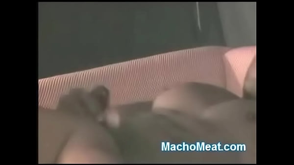 Guy Gets Hot Cum Shot Sur La Poitrine