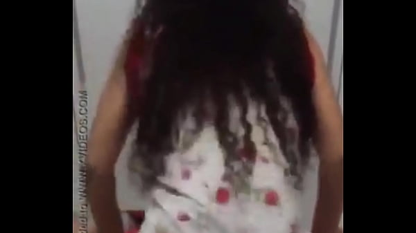 Novinha rebolando gostoso