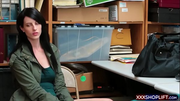 Tricky shoplifter teen caught and dicked by a guard