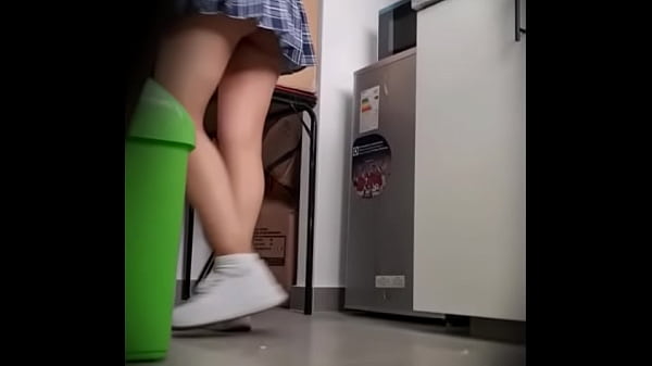 Hermanastra argentina se escapa de clases para ...