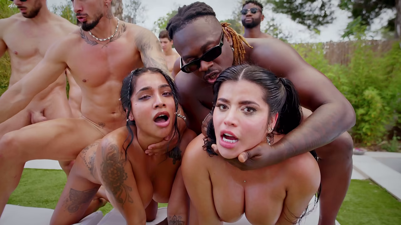 Sara Retali y Yasmina khan comparten 10 pollas por todos sus agujeros posibles. Anal, dp sin descanso para estas putitas