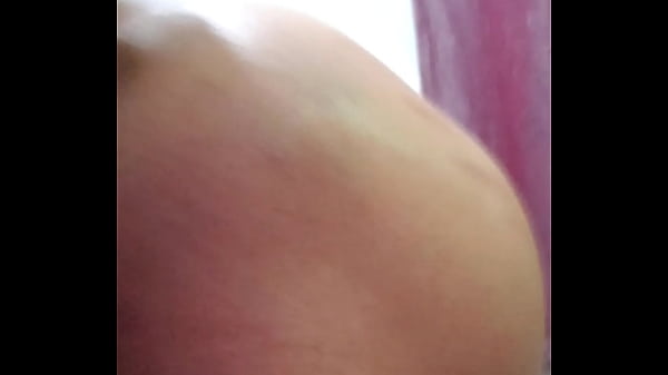 Cola abierta comiéndose un dildo