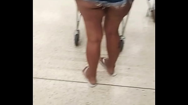 Download Video - Esposa gostosa de shortinho curto mostrando a polpa da bunda enorme no mercado &period; Hot wife &comma; cuckold&period;&lpar;Ad&atilde;o e Eva&rpar;